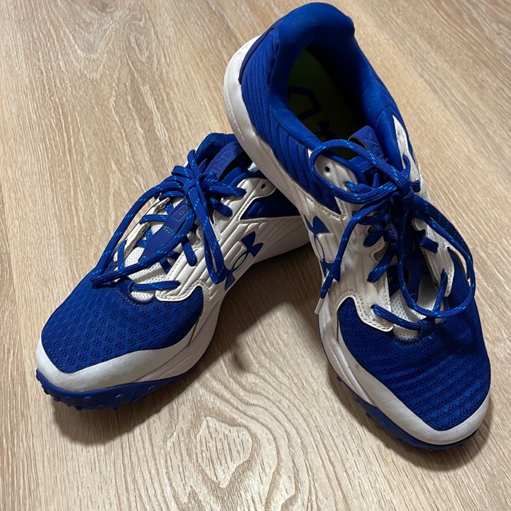 Men’s Underarmor spikes